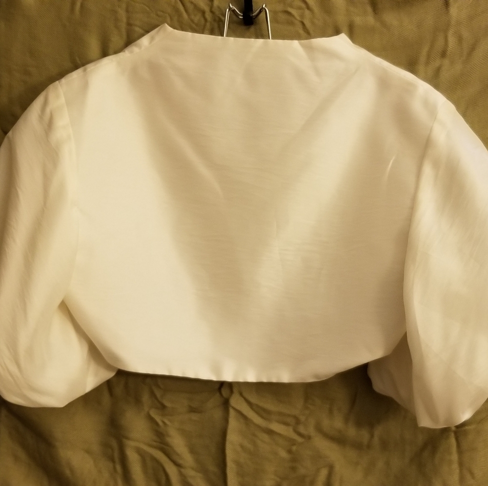 Ivory Colored Shrug - Picture 2 of 3